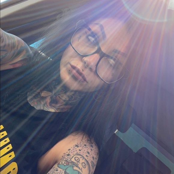 Meet your Posher, Victoria - Picture 2 of 2